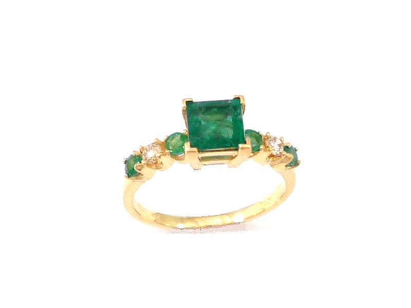 18CT YELLOW GOLD, EMERALD AND DIAMOND RING (2)